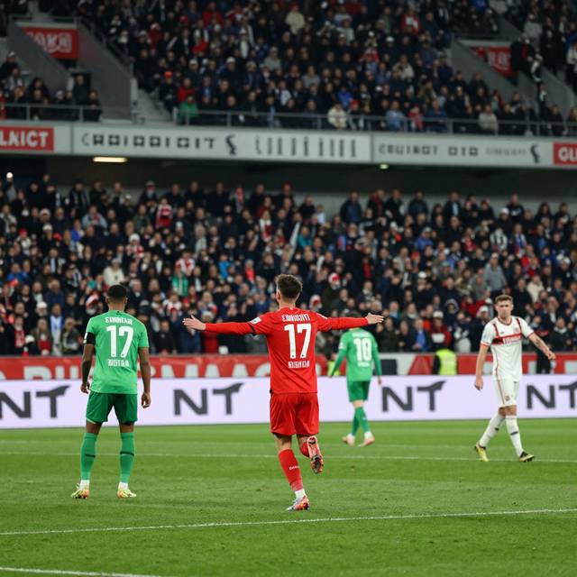 Sportfreunde Siegen hủy diệt Eintracht Frankfurt II 5-1 trong trận giao hữu